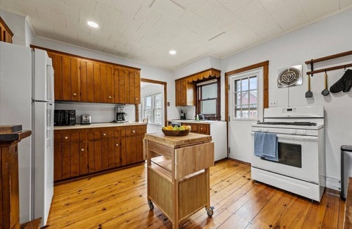 Ocean Park House | "Sea Foam" your perfect 6-bedroom cottage steps from the beach!