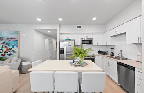 Gulf Shores Apartment | Sea Glass 214 New Condo ON THE BEACH