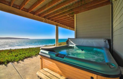 Dillon Beach House | Sea Glass! AMAZING VIEWS! On the Bluff! Walk to Beach! Hot Tub! BBQ! Fast WiFi! A Dillon Beach Jewel!