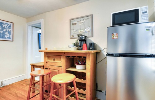 Ocean Grove Apartment | SEA HEAR NOW weekend in Ocean Grove. Walk to the Festival.