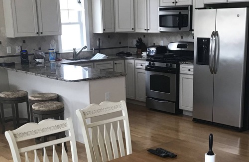 Sea Isle City House | Sea Isle Sunset Views Close to Dining, Shops and Beach - Families Only Please