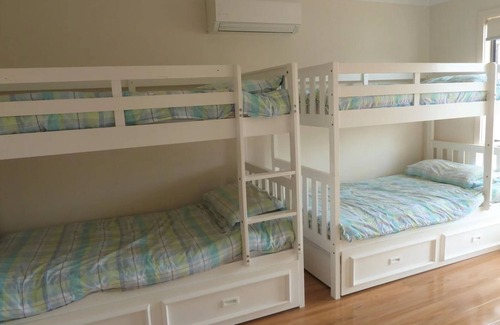 Yorke Peninsula House | Sea-la-vie Relax to an all day sea view 2 min walk to beach, playground and pub