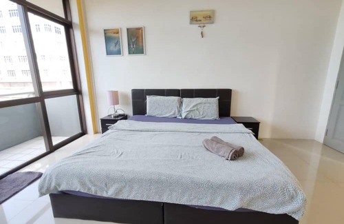 Tanjung Bungah House | Sea Lion by the beach