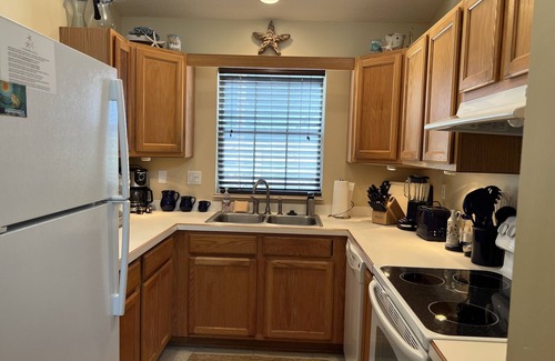 Coquina Gables House | ~Sea Salt Sanctuary~Plush Beach Refuge~Bikes Kayaks SUPs Fire Pit~
