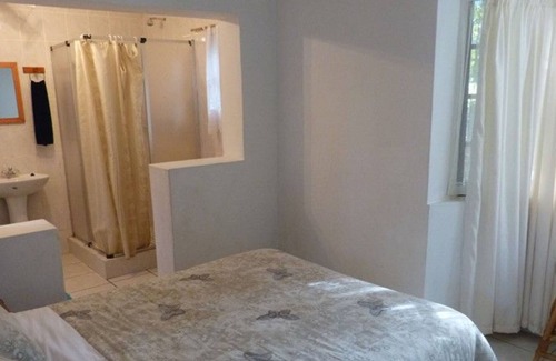 Margate Beach House | Sea Spray - Beautiful private Unit with view