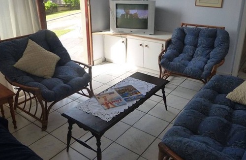 Margate Beach House | Sea Spray - Beautiful private Unit with sea view