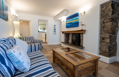 Moelfre Cottage | Sea Spray - sleeps 4 guests in 2 bedrooms