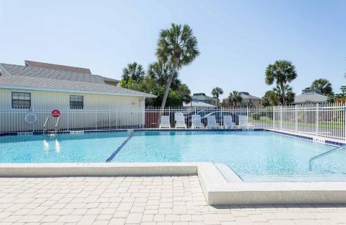 Surfcrest Village Apartment | Sea Urchin 39