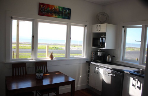 Kaiaua House | Sea Urchin Cottage offers a tranquil and picturesque escape from the city.