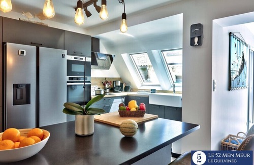 Guilvinec Apartment | Sea view, 40m from the beach and 300m from shops