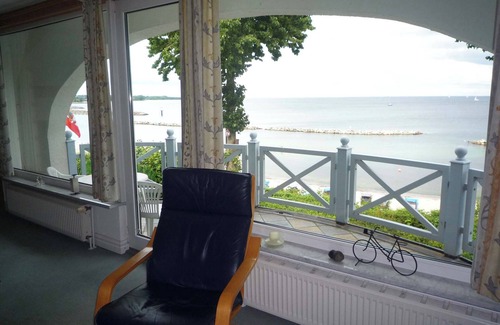 Schilksee Apartment | Sea view and beach on the doorstep: Ostsee-Strandvilla Schilksee, top floor vacation apartment