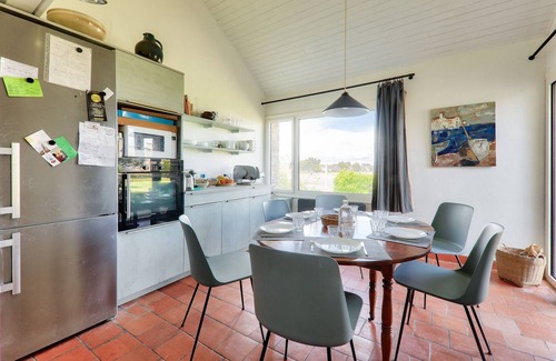 Saint-Jacques Ski Chalet | Sea view and direct beach access for 11 people