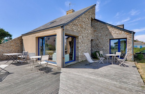 Saint-Jacques Ski Chalet | Sea view and direct beach access for 11 people