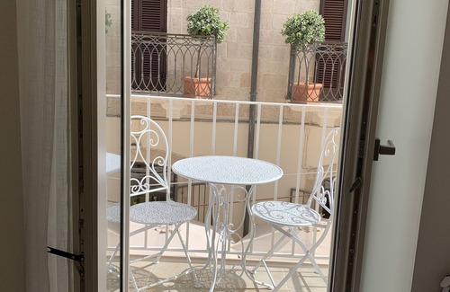 Polignano a Mare Apartment | Sea view apartment, close to restaurants and shops in the heart of Polignano.