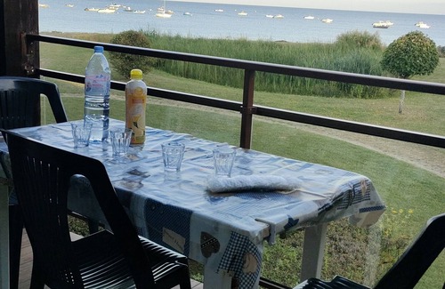 Sarzeau Apartment | Sea view apartment direct beach access