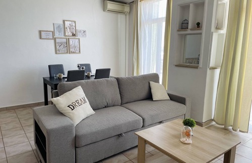 Cannes Old Town Apartment | Sea-view apartment next to the legendary Croisette!