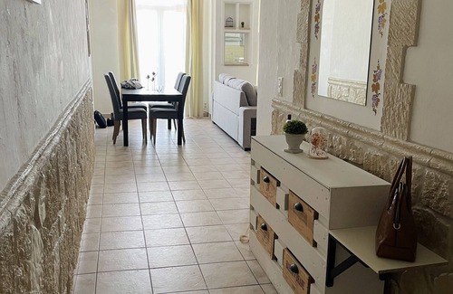 Cannes Old Town Apartment | Sea-view apartment next to the legendary Croisette!