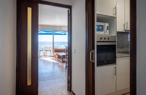 Altafulla Apartment | Sea-View Apartment with Terrace, 2 Bedrooms, Parking, 350m from Altafulla Beach