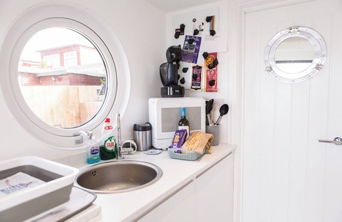 Plymouth Ski Chalet | Sea View Chalet