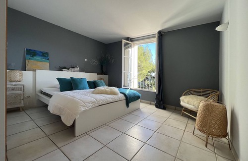 La Valette-du-Var Villa | Sea view, family bastide on the heights of Toulon