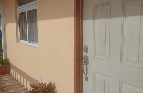 Giraudel Apartment | Sea View Guest Accommodation