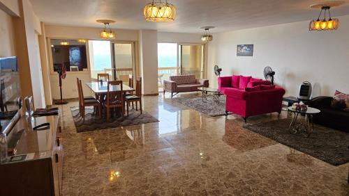 Bab Sharqi Apartment | Sea View Heart Apartment (families only)