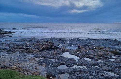 Ogmore-by-Sea House | Sea View Home in lovely Ogmore-by-Sea
