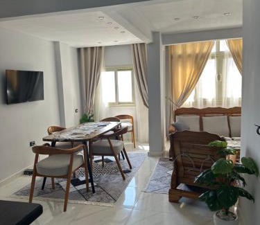 Al-Muntazah Apartment | Sea view in front of Hilton 2