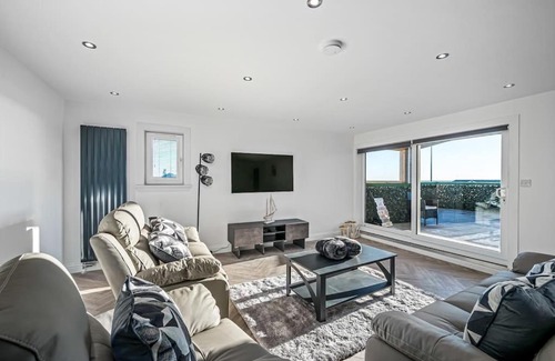 Arbroath Apartment | Sea View Luxury Apartment 3 bedrooms Free Parking - By Coast Apartments