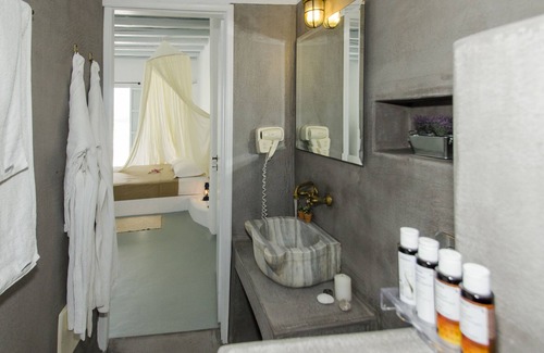 Adamas Apartment | Sea View Maisonette with Pool-Jacuzzi at the heart of Milos