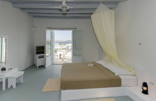 Adamas Apartment | Sea View Maisonette with Pool-Jacuzzi at the heart of Milos