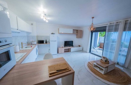 La Possession Apartment | SEA View & Spa
