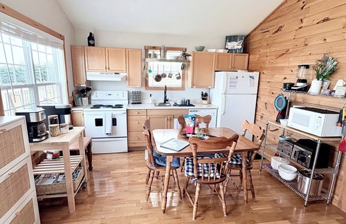 Clinton Cottage | Sea View Stay & Play! Close to golf, beaches, waterfront and more!