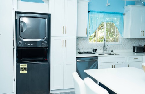 Belmont Apartment | Sea View Villa Charming 2 Bedroom Oasis