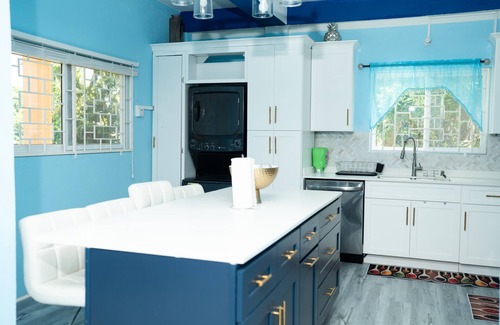 Belmont Apartment | Sea View Villa Charming 2 Bedroom Oasis