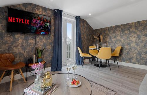 Teignmouth Apartment | Sea views, Beachbreeze, Pet friendly, Private parking