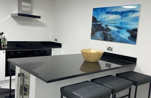 Tintagel House | Sea views just yards from restaurants, pubs & shops. Sleeps 16-18, 8 x en-suite.