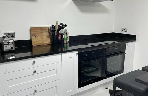 Tintagel House | Sea views just yards from restaurants, pubs & shops. Sleeps 16-18, 8 x en-suite.