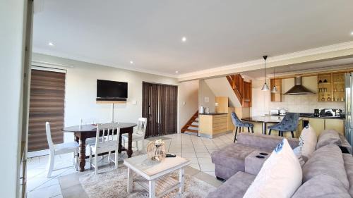 Gonubie House | Sea Views on 14th