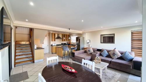 Gonubie House | Sea Views on 14th