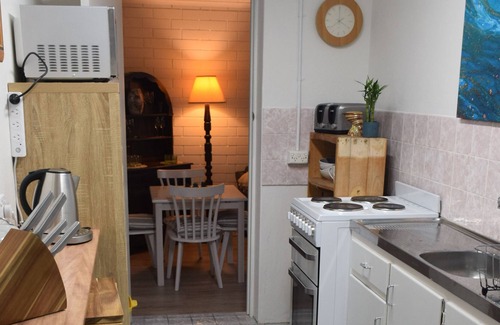 Port Lincoln House | Sea-views, private garden, close to eateries, beach, fun, sun & adventure