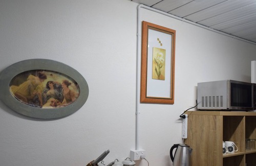 Port Lincoln House | Sea-views, private garden, close to eateries, beach, fun, sun & adventure