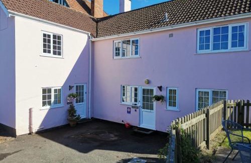 Porlock House | Sea views, private garden, comfortable family and dog friendly home