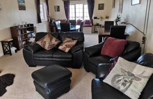 Porlock House | Sea views, private garden, comfortable family and dog friendly home