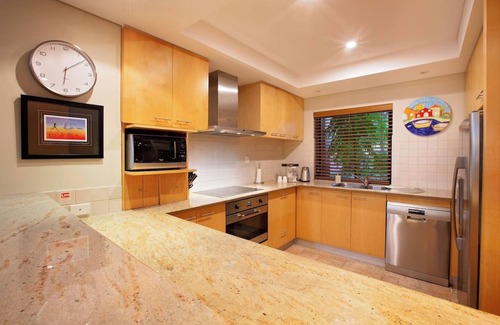Broadwater House | Sea Vista Beachside Resort style Bliss