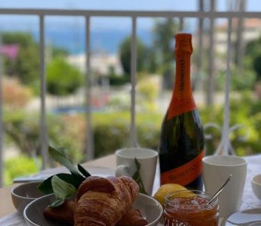 Golfe Juan Apartment | Sea-vue 2 Bedroom apartment in Golfe-Juan close to beach