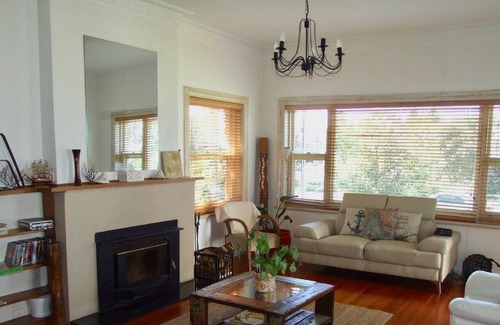 Victor Harbor Cottage | Seabreeze and lovely ocean views - Short walk to city centre!