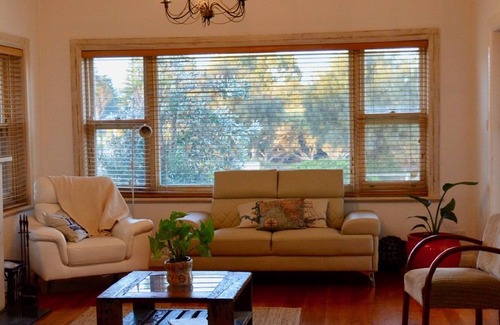 Victor Harbor Cottage | Seabreeze and lovely ocean views - Short walk to city centre!
