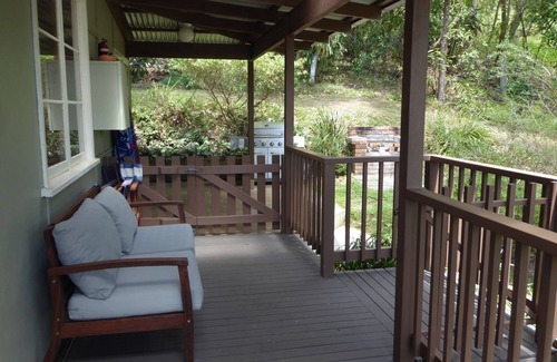 Avoca Beach Cottage | Seabreeze Cottage bushland setting 300m to beach