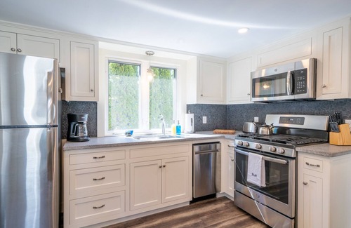 Kennebunk Cottage | Seabreeze Cottage, steps to Kennebunk's Beaches